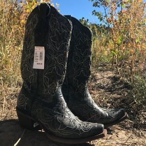 Corral Vintage Embroidered cowgirl boots
